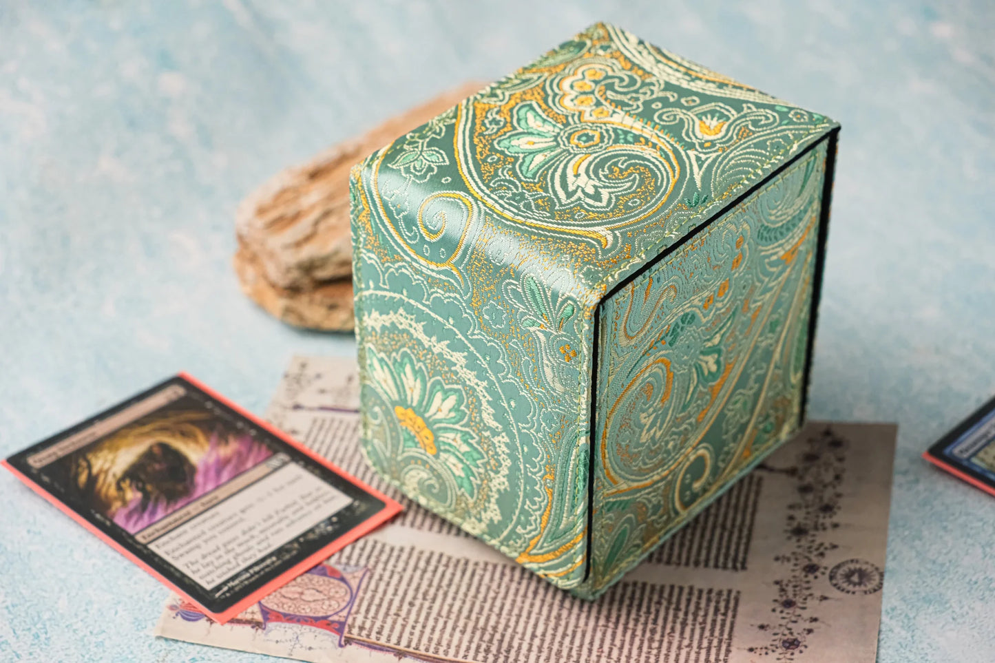 Geisha Kimono Deck box (Can fit 100+ cards) for EDH MTG Flesh and Blood Pokémon Vanguard Digimon One Piece