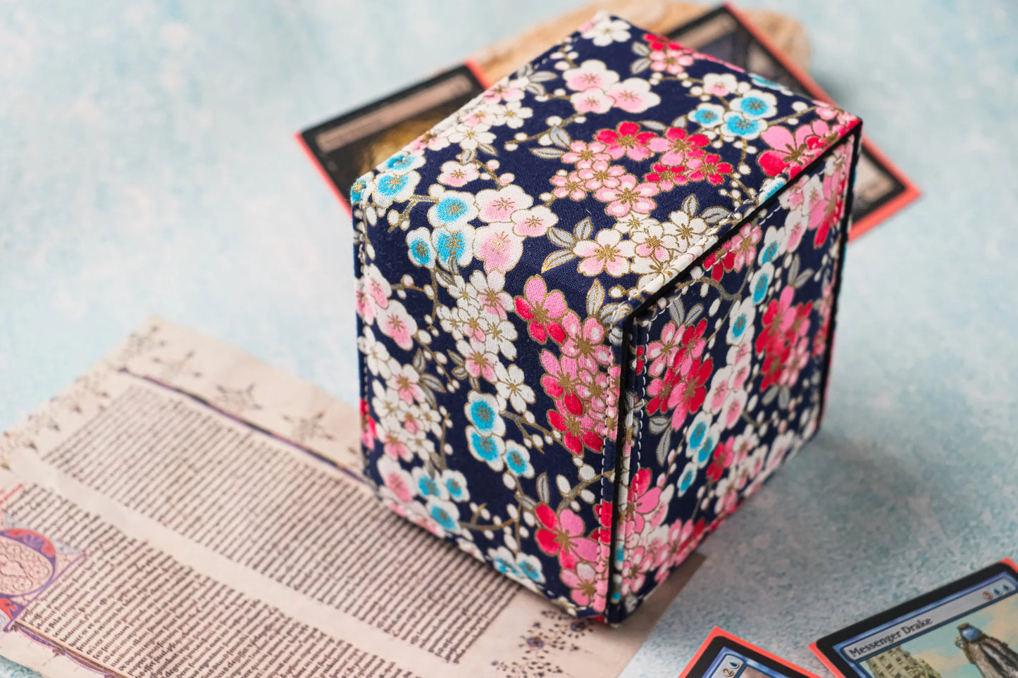 Geisha Kimono Deck box (Can fit 100+ cards) for EDH MTG Flesh and Blood Pokémon Vanguard Digimon One Piece